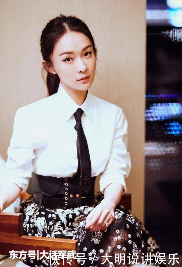 霍思燕穿碎花裙少女感十足,难怪女星很喜欢这