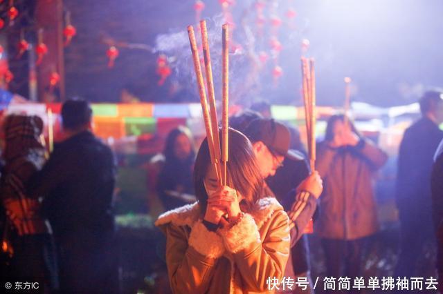 他将小乞丐当亲儿子,遇算命先生一番测算:贵人临门