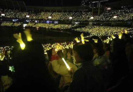 鹿晗北京开演唱会，5万人的场子超9成上座率，人气是真高！