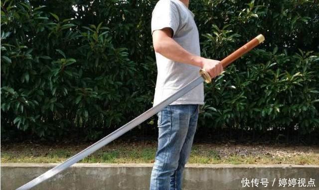 日本武士刀风靡全球,但抗日名将发明一把刀,专