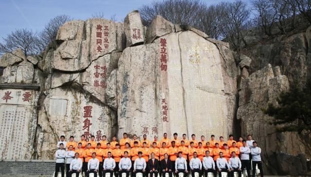 实锤?德尔加多随山东鲁能登泰山祈福,曝下赛季