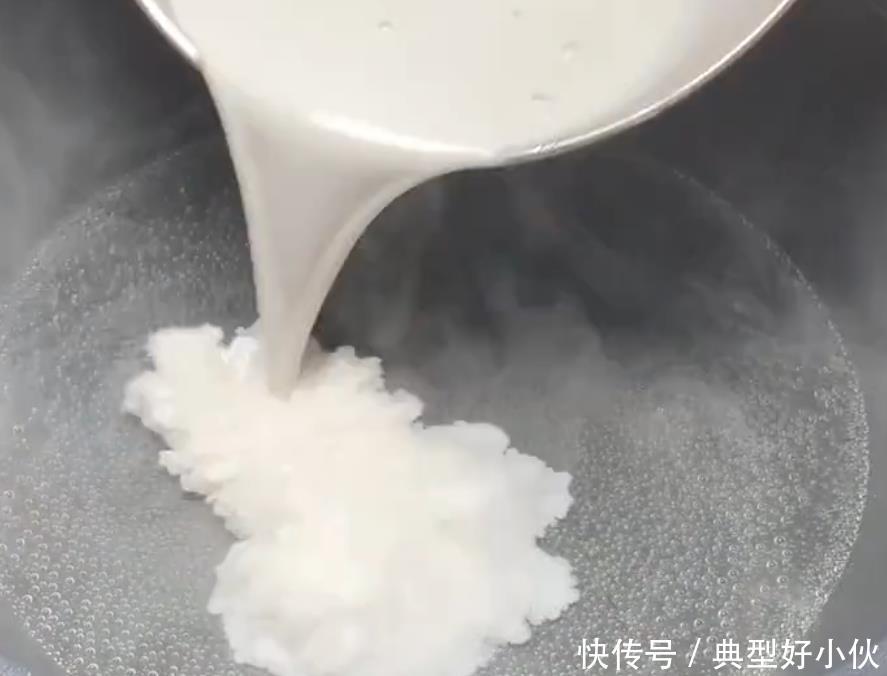 凉粉热来一盘天气吧,冰凉好吃,香辣美味,爽滑到商场美食城图片