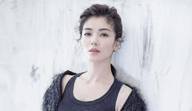 国民媳妇人设崩塌,韩红晒出证据,网友:看清刘