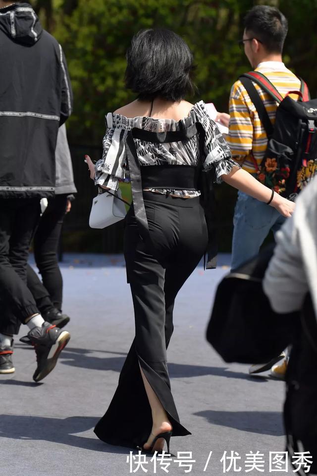 街拍:臀部的情趣性感,玩法a臀部迷人椅短发的吊美女图片