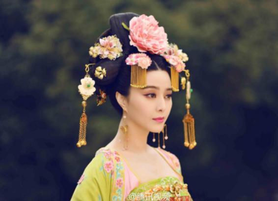 公布一下?范冰冰年收入超过2亿,2017年她上缴