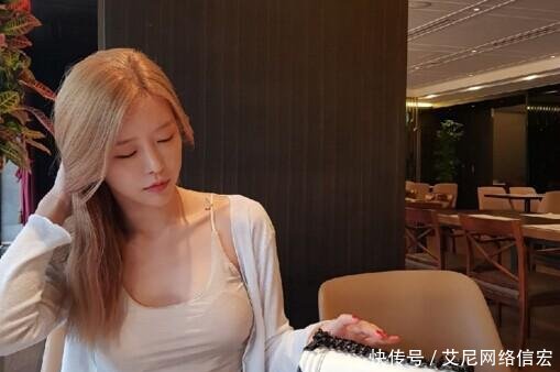 斗鱼引进尹素婉之后熊猫顶级跳舞女主播 网友