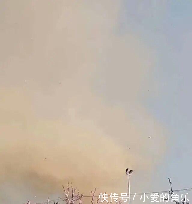 商丘龙卷风淘气城堡被吹上天数名儿童受伤场面