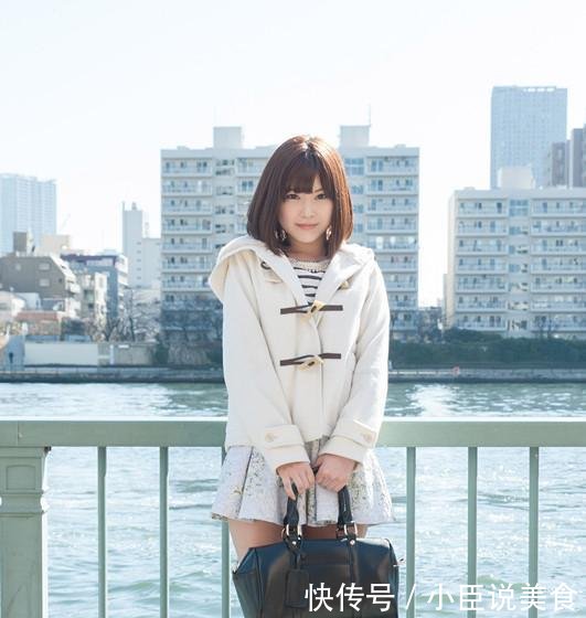 街拍 图1丸子头美女, 穿黑色丝袜! 图4紧身裤美