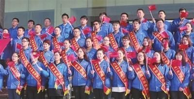 新乡故事:新乡市千名劳模万名职工同唱一首歌