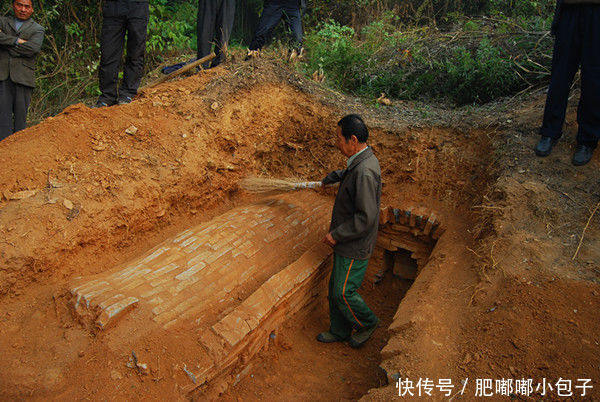 儿子突然口吐白沫去世,晚上托梦给父母要与人