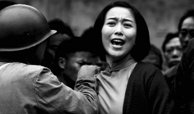 云在母亲江姐的光环下长大,为何还定居美国,原