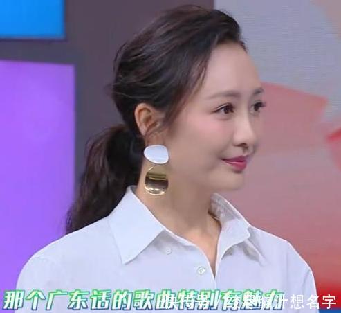 何炅快乐大本营犯低级错误,引笑全场尴尬脸红