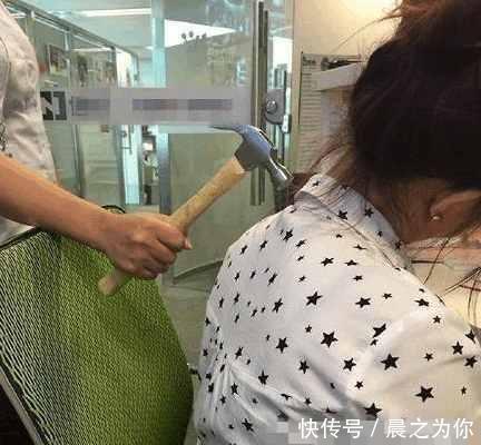 儿子初次带女友回家, 下楼买盐时邻居和我说一话, 我把红包换成刀