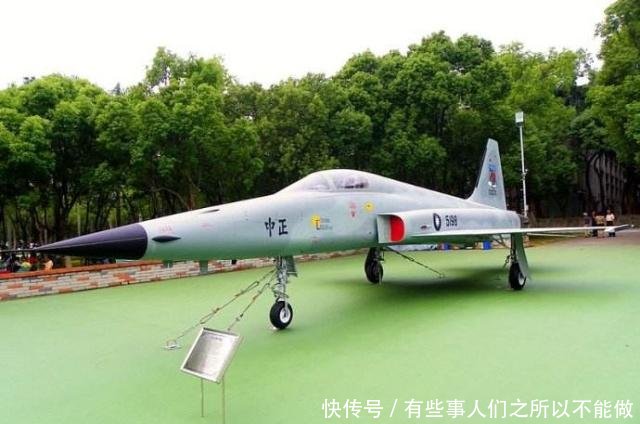 他从台湾偷开战机逃回大陆,12架战机紧追不舍