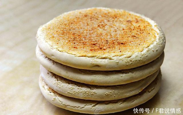 我月入两万,给我爸买了一个两块钱的烧饼,老公知道后把娘家砸了