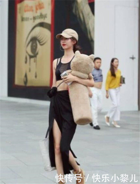街拍:温文儒雅的小姐姐,身材紧致动人,实在迷人性感 老葡京赌场备用网址