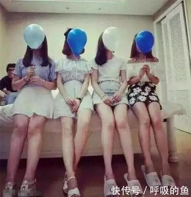 搞笑GIF:妹子你们拿的气球,代表什么意思呢