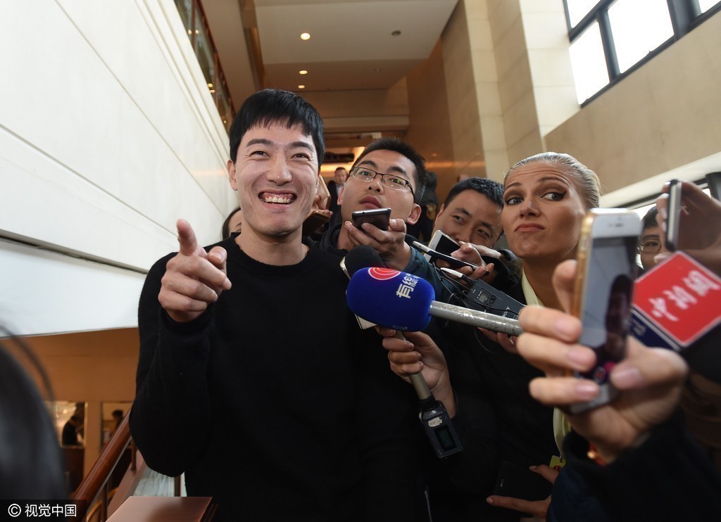 前锋:“特色中国”“明星议政” 前锋:“特色中国”“明星议政”