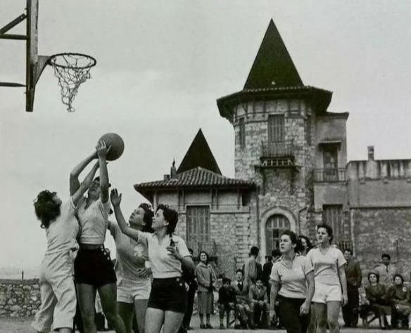 实老照片,留下了一幕幕神奇的画面,一起感受凝