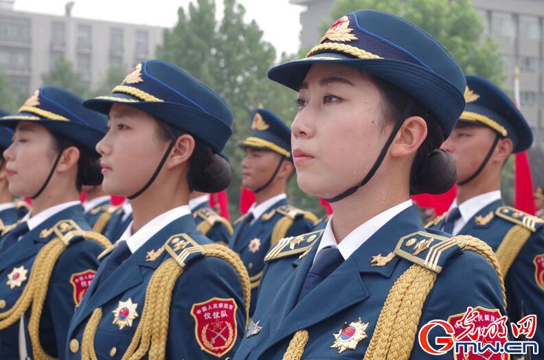 【转载】八一前夕:探秘三军仪仗队女兵中队 - sheng的