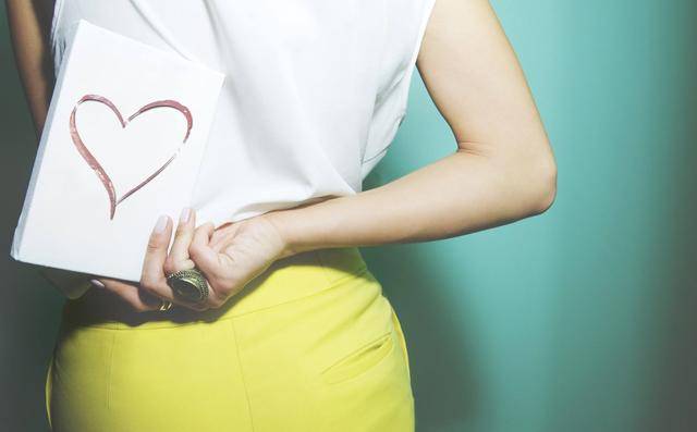 一个\"不安分\"的女人,是不敢对你说这4句情话的!