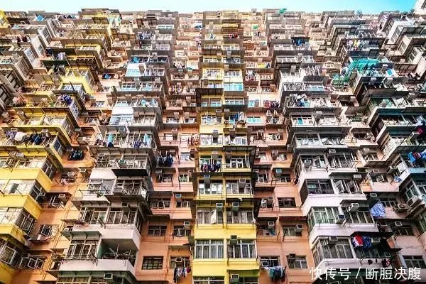 中国最宜居城市,人均居住面积不足14平米,蜗居
