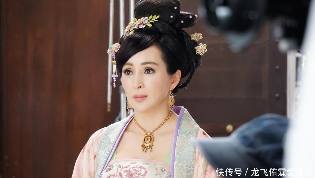 她当红息影嫁豪门, 难忍丈夫家暴离婚, 今53岁