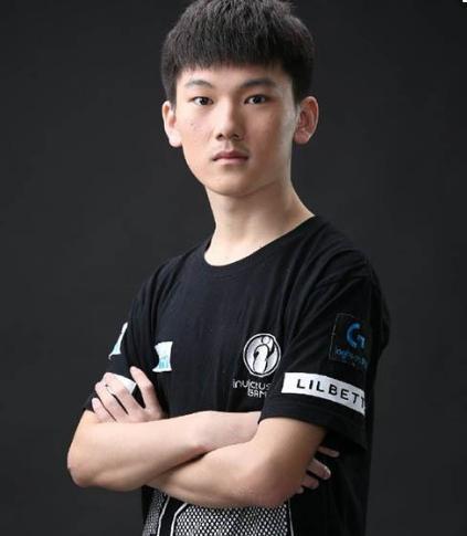 Jackeylove再次划水,那么他现在是不是像当年