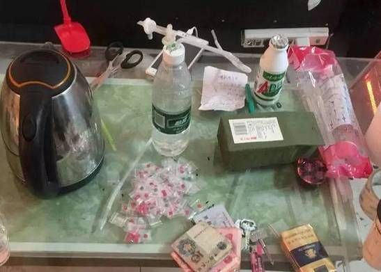 武穴派出所破获一团伙贩毒案,抓获涉案人员8人