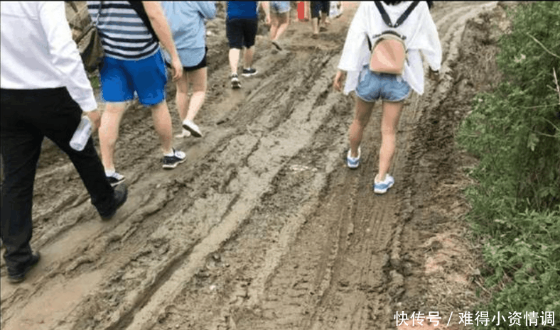 周杰伦开泥泞乡村演唱会被嘲太寒酸,知道真相