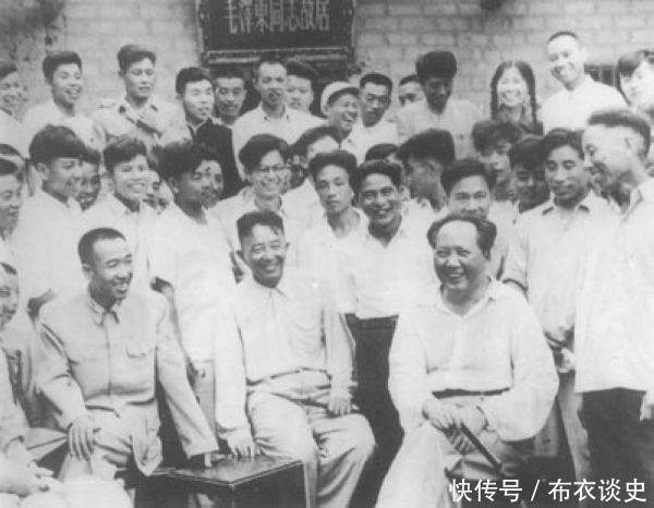 1959年毛主席回韶山祭祖的珍贵照片,第三张看哭随行人员!