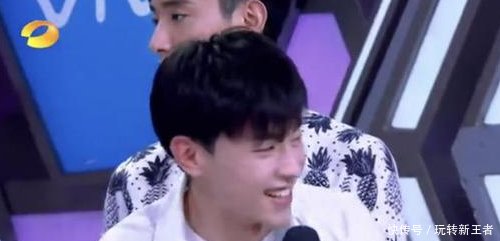 邓伦说错话惹到谢娜,两次跪下道歉求原谅,知道