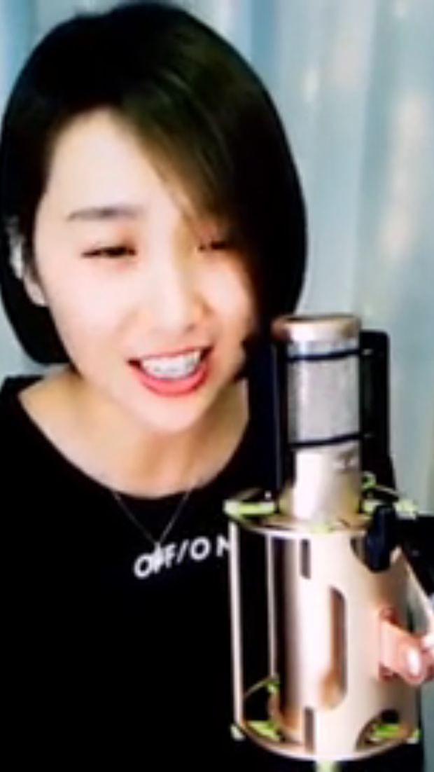 火了 此女唱了一首歌 歌名 叫我爱火10人听9人