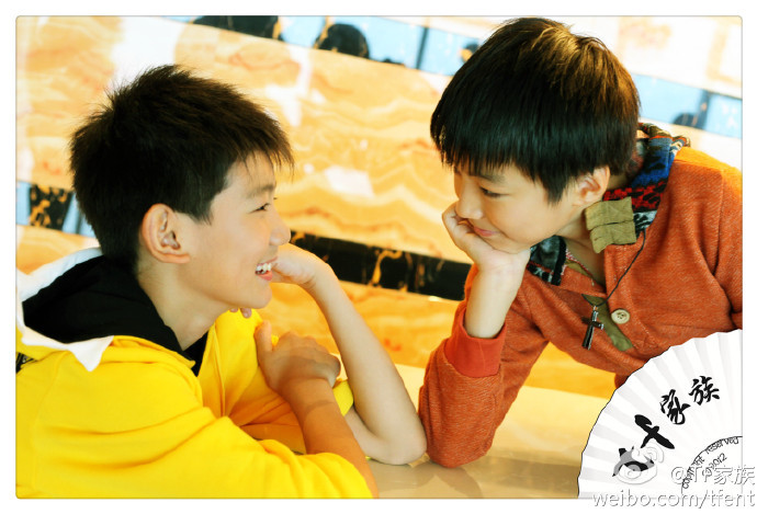 王俊凯改航班却遭王源粉丝痛骂？TFboys的粉丝撕逼史堪称精彩绝伦
