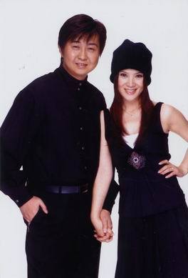 1983年,付笛声考入刚成立的,由著名歌唱家李谷一担任团长的中国轻音乐