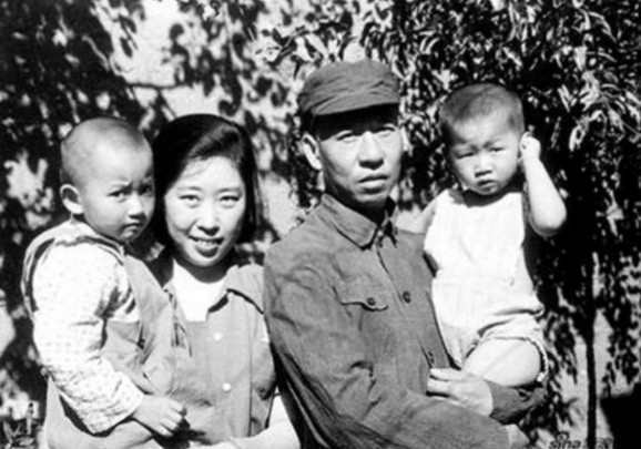 刘少奇儿子袒露心声:申请看父亲,毛主席仅仅批了10个字,泪没流