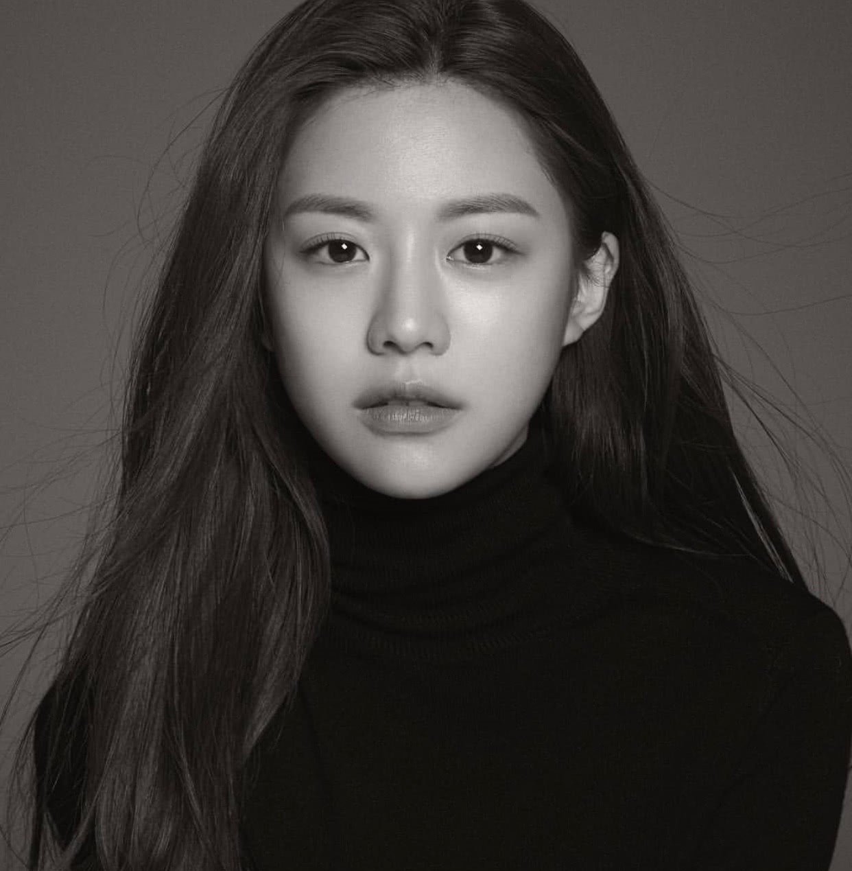 韩国最新整容模板,看过她学生时代照片后崩溃