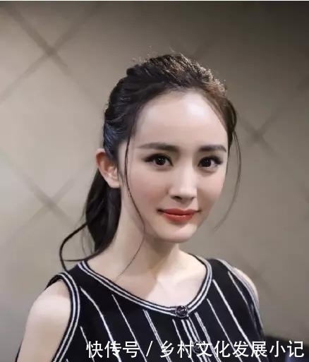 杨洋这张出道前的照片跟现在差距有点大