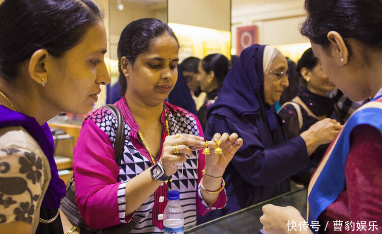 印度大妈来炫富,到中国超市逛一圈愣了,网友还