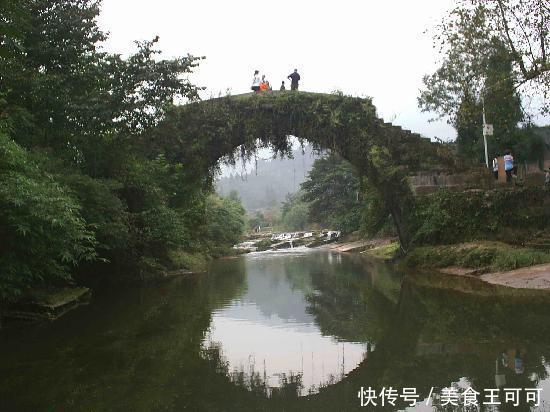 直击中国最“怪”城市，一年300多天在下雨，当地美女如云