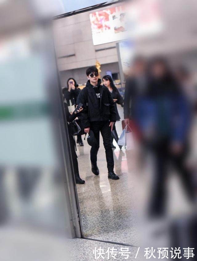 杨洋半夜抵达上海机场,穿黑色衣服戴墨镜很帅