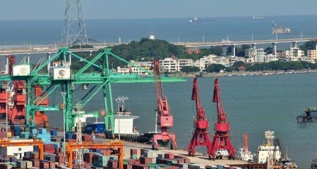 全球十大港口五个在他手里, 一年轻松赚百亿, 他