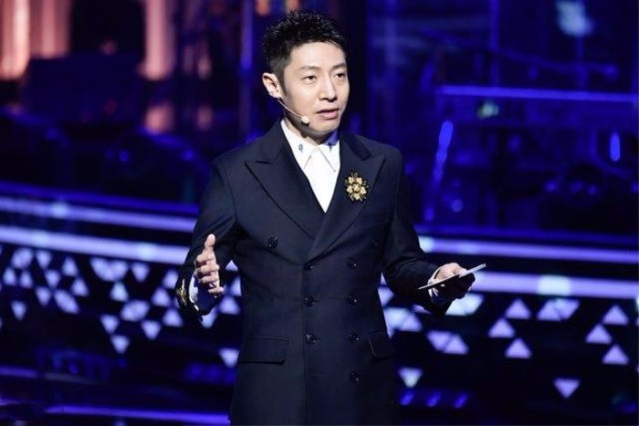 北大还行撒贝宁脱口秀大会大秀实力被赞段子手