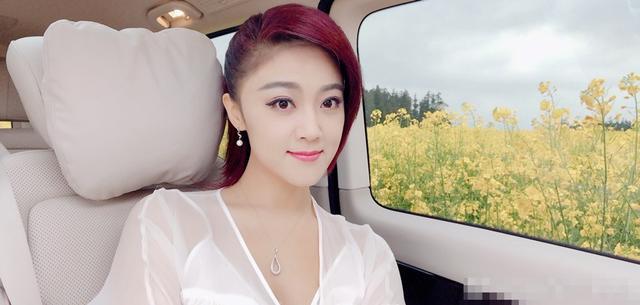 玖月奇迹见油菜花海超兴奋 网友:行走中的画报