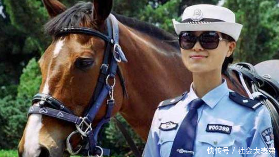 日本23岁女狱警爱上监狱小混混,把审讯室当包间,卿卿我我!