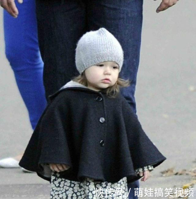 小七刮破17000元裤子,小贝不以为然晒照片,贝