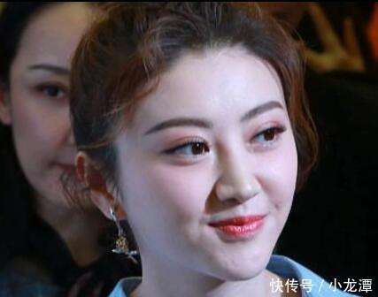 景甜工作室上传她机场的照片, 网友表示PS严重