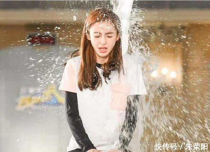 杨颖因为生理期被节目组特殊照顾, 却被同样生