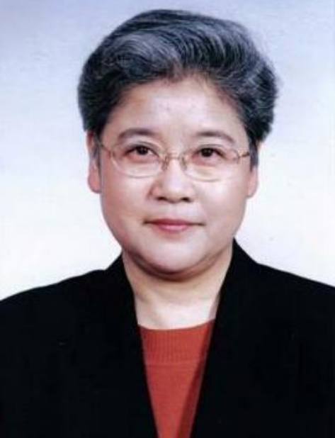 她曾任毛主席的随身翻译官，是外交界的一朵金花，为事业终身未嫁