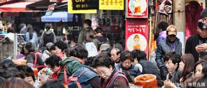 首次在韩国市场买菠菜, 结账时我愣住了, 韩国人
